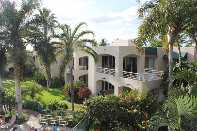 Covered and open air private lanais for Palms at Wailea residents