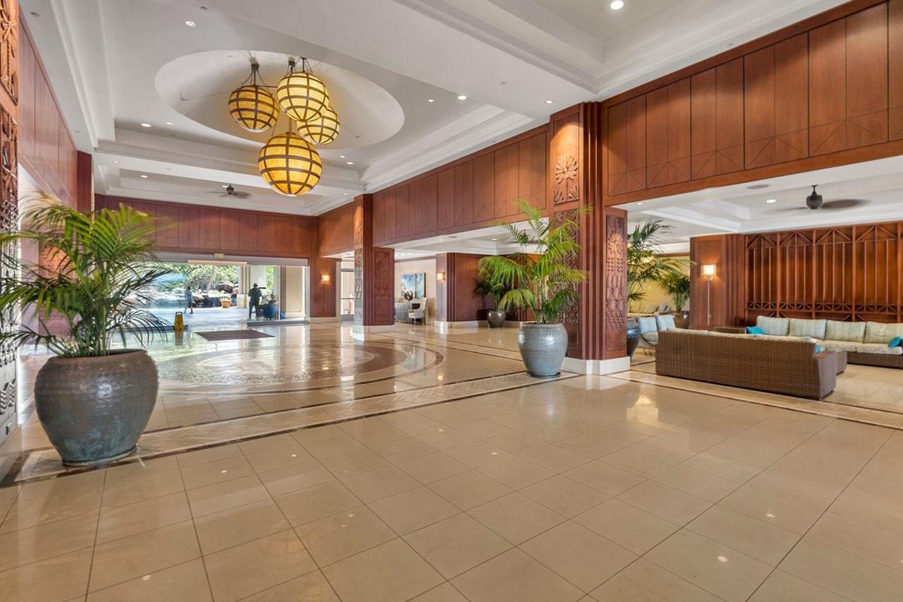 Lobby area at the Hoku Lani building at Honua Kai