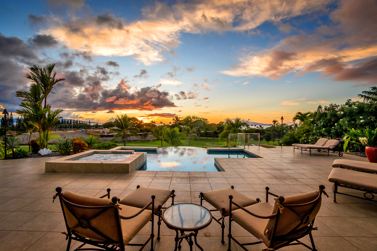 Epic Pool & Lanai: Spacious area for entertaining and relaxing