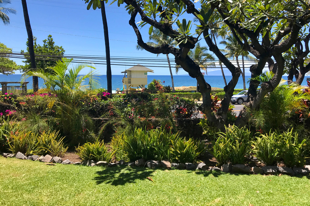 Great ocean views from both floors: Ground level lanai