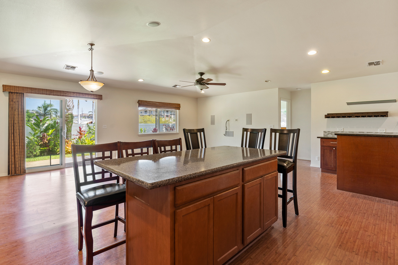 Bright and spacious interiors: Kitchen