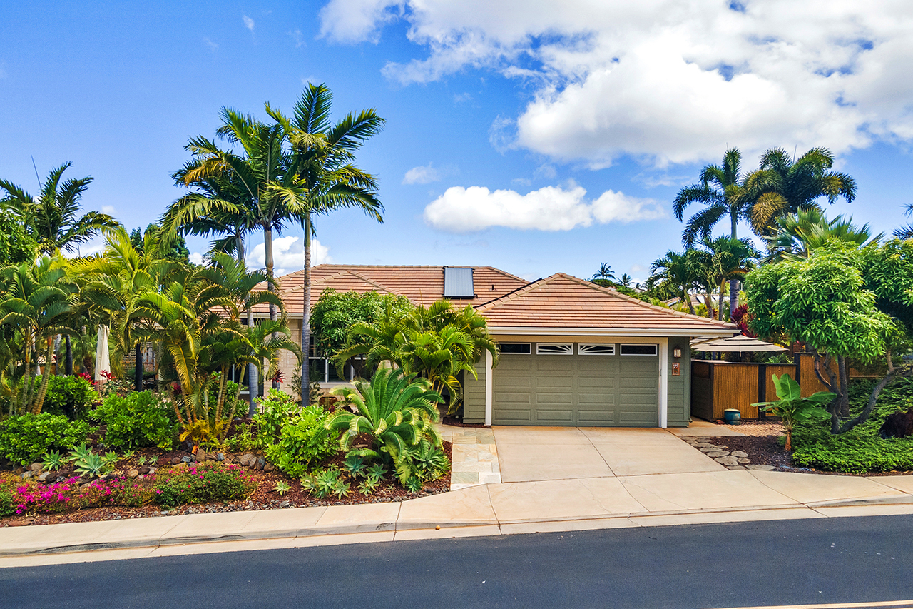 Spacious single-level home: Exterior