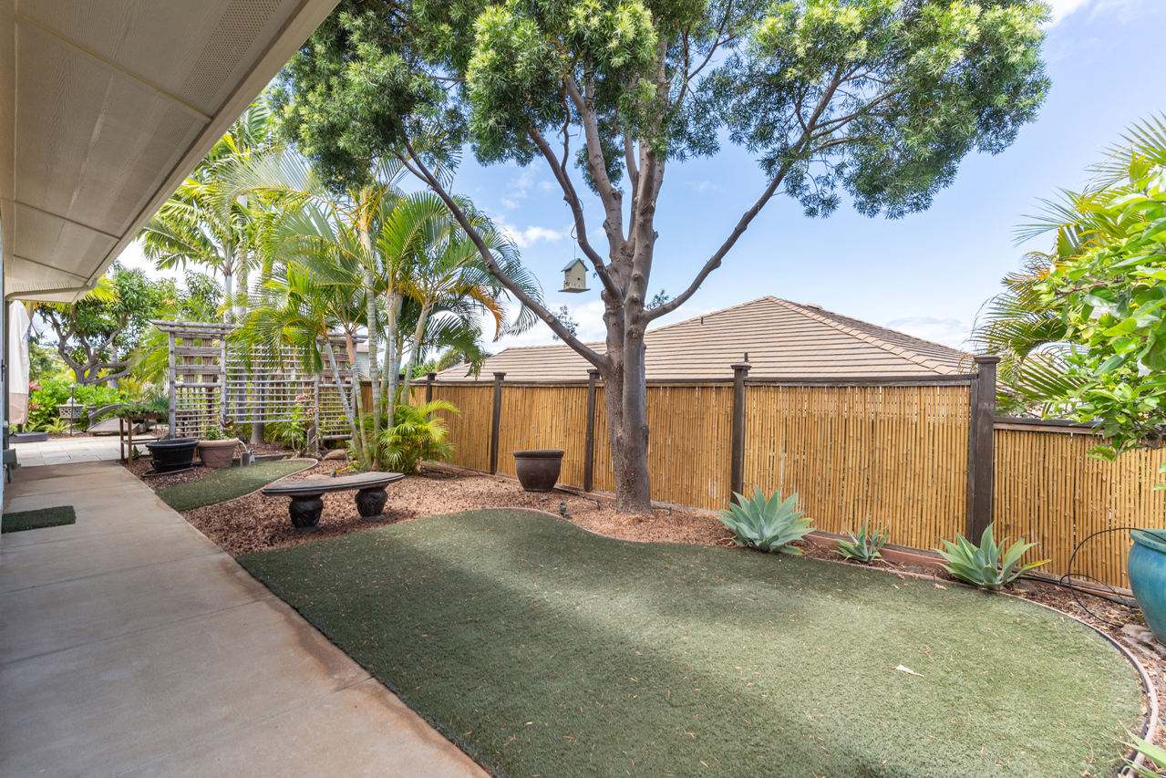 Spacious side yards: Relaxing West side yard space