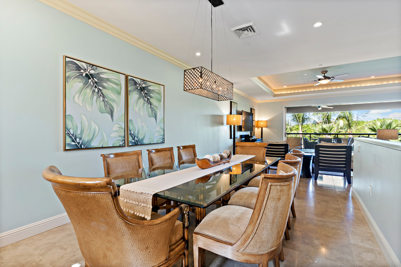 Elegant dining area: 